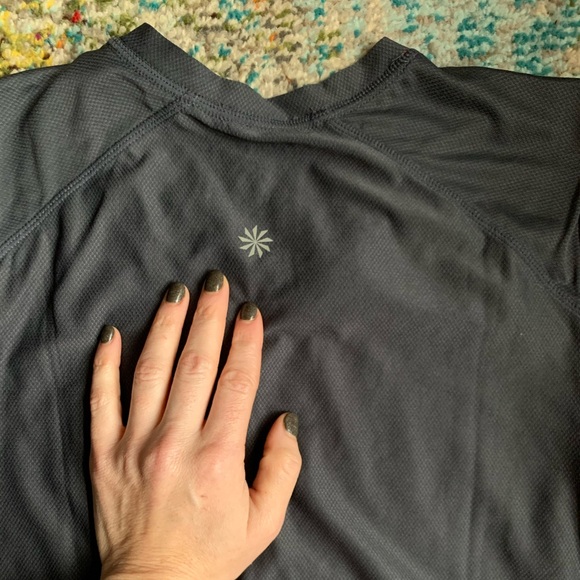 Athleta Run Tee size M ๐ Awesome!! - Picture 5 of 5